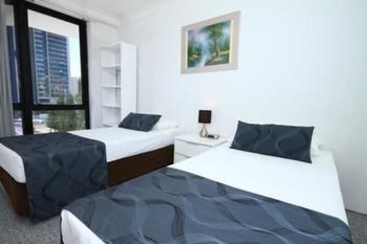 Room 4 of 11