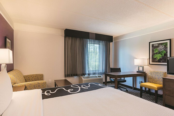1 King Bed (12 of 21)