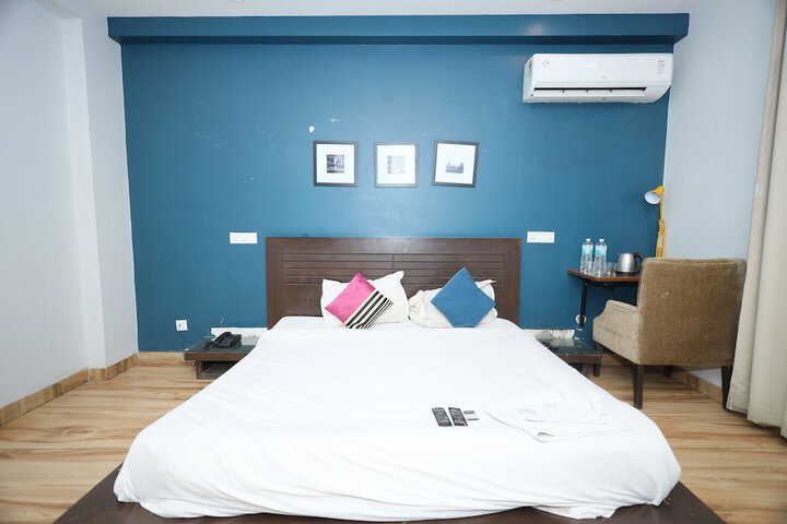Room 4 of 14