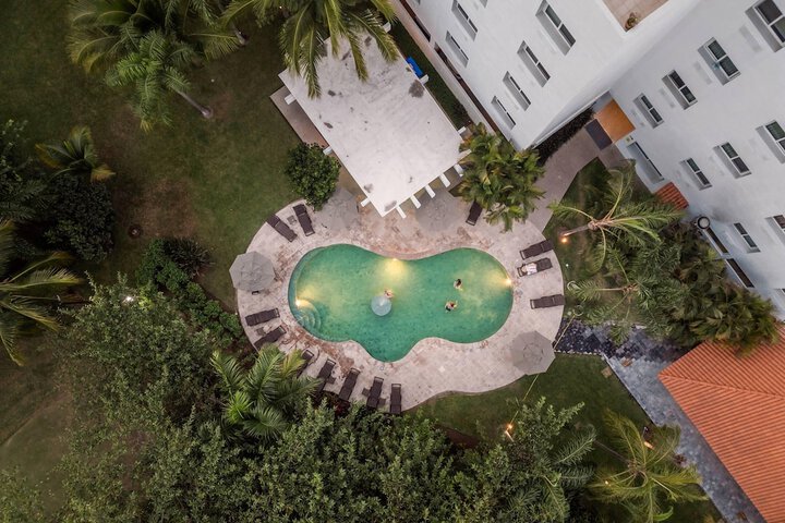Pool Hotel