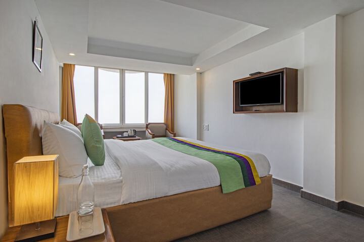 Room 17 of 38