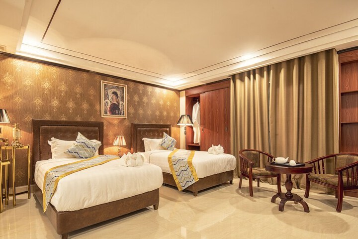 Room 12 of 24
