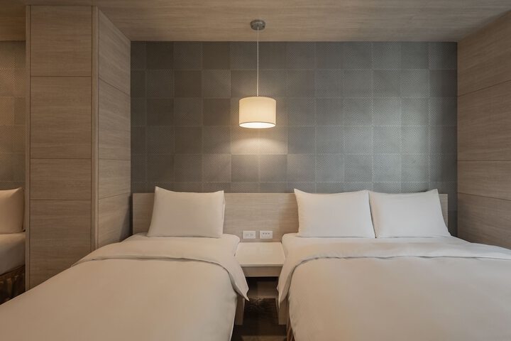Room 9 of 38