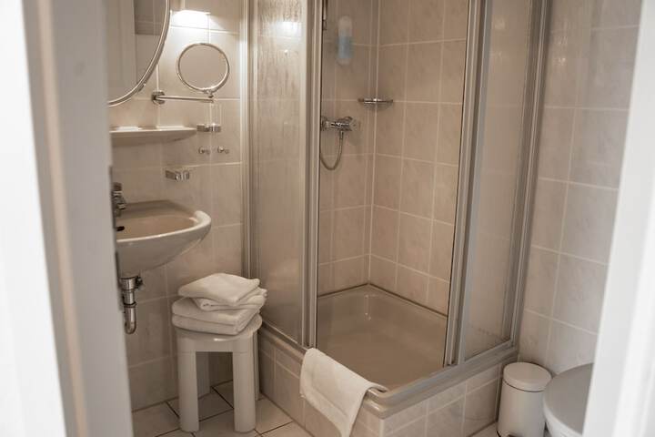 Room 148 of 191