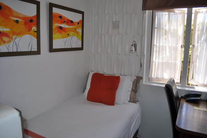 Room 5 of 109