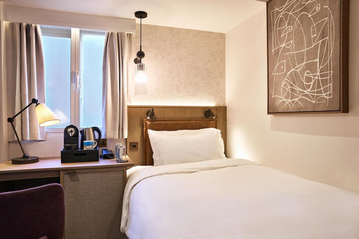 Room 53 of 109