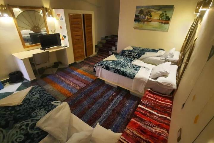 Room 8 of 33