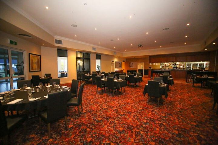 Dining 60 of 78