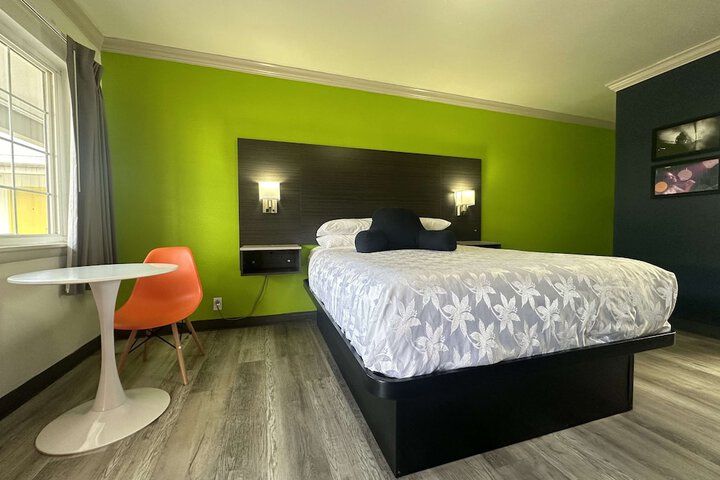 Room 13 of 34