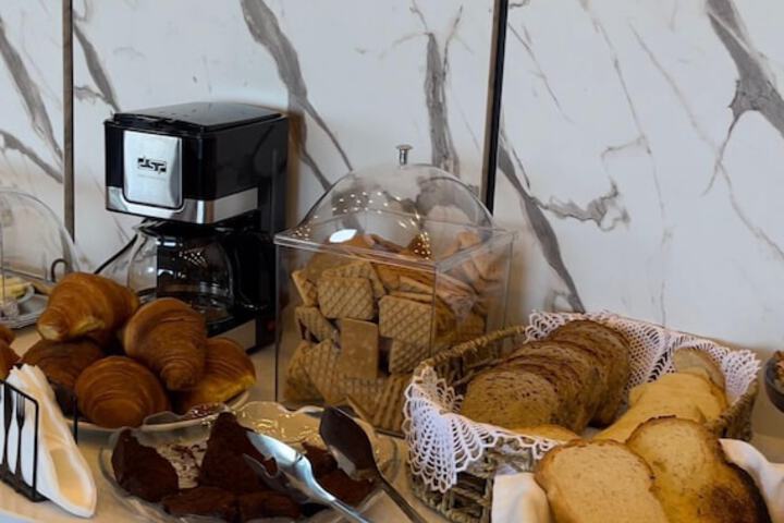 Breakfast/Coffee Service 47 of 80