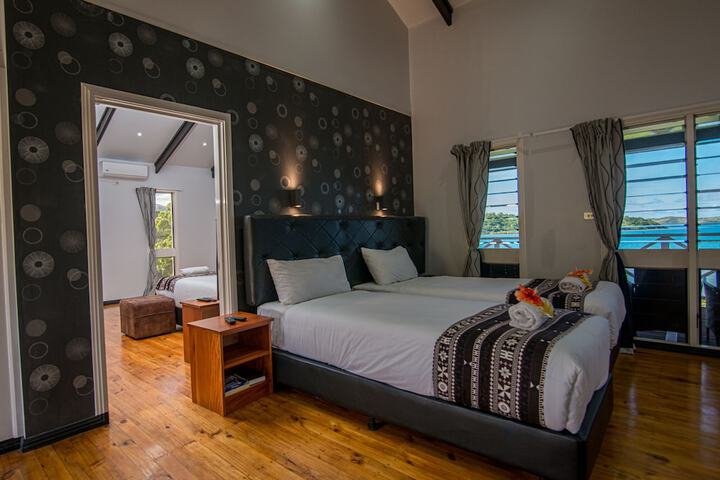 Room 4 of 63
