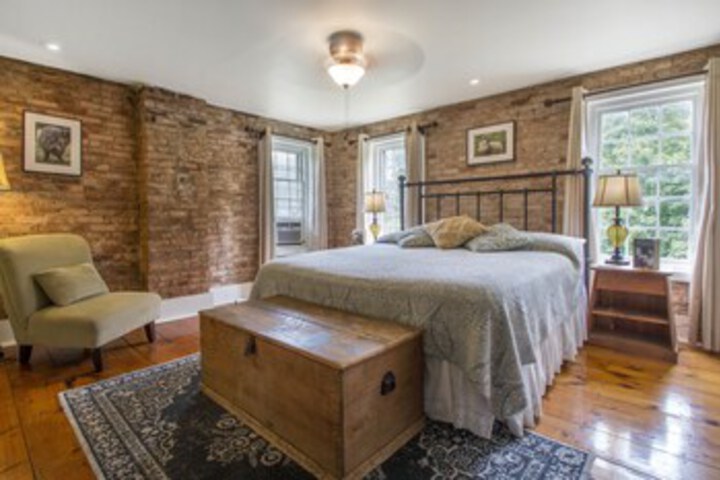 Room 32 of 34