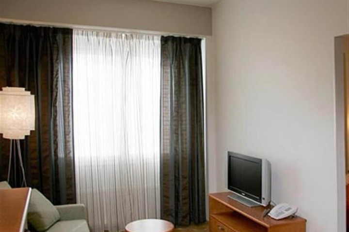 Room 28 of 40