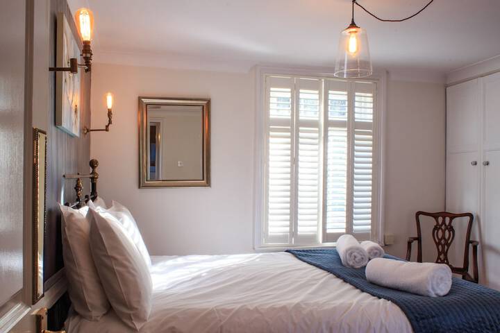 Room 4 of 20