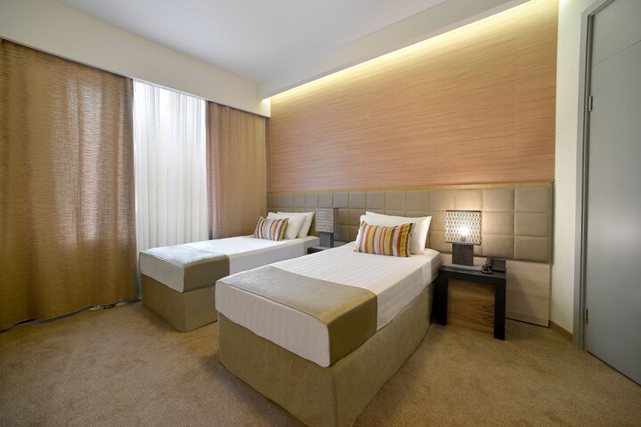 Room 27 of 60