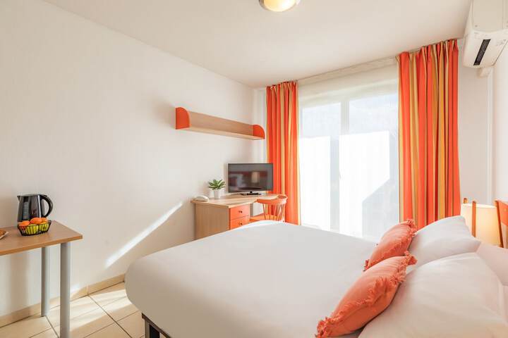 Room 7 of 27