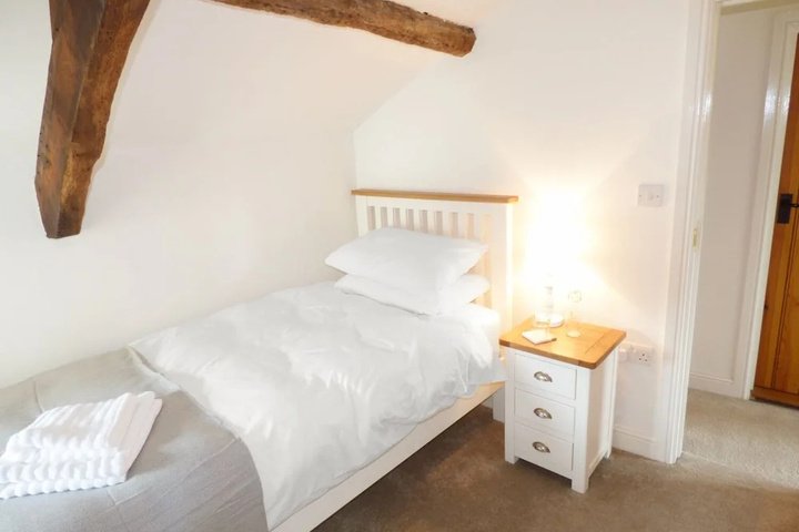 Room 4 of 11