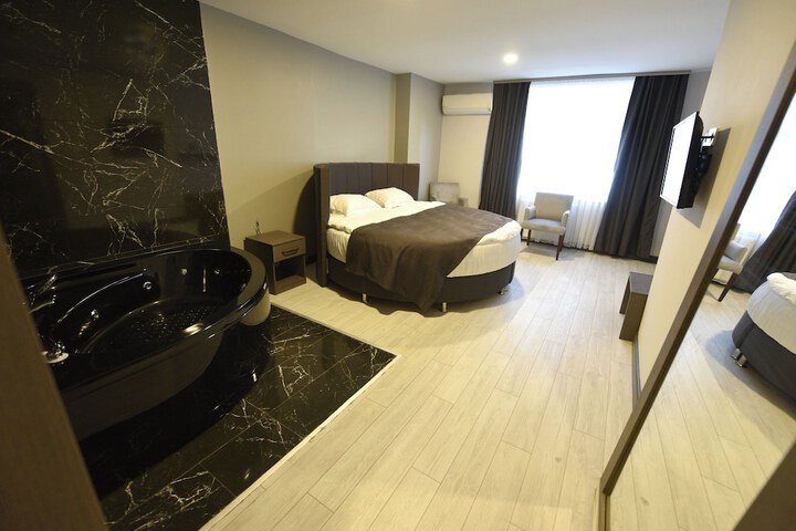 Room 14 of 32