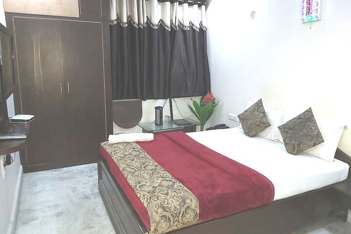 Room 9 of 30