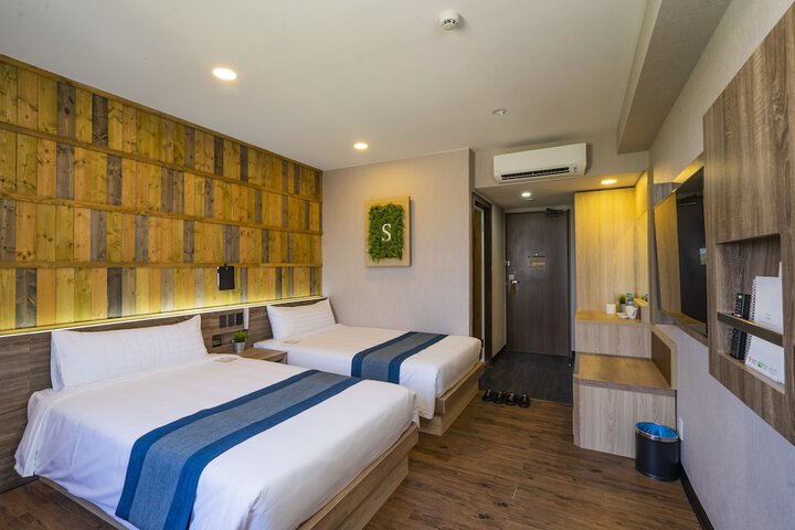 Room 6 of 56