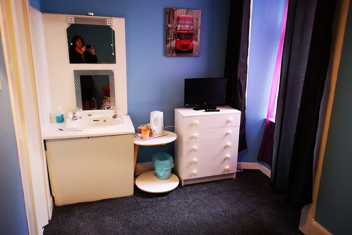 Room 4 of 30