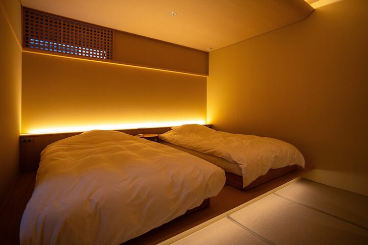 Room 4 of 32