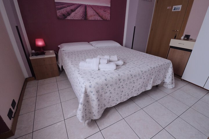Room 17 of 34
