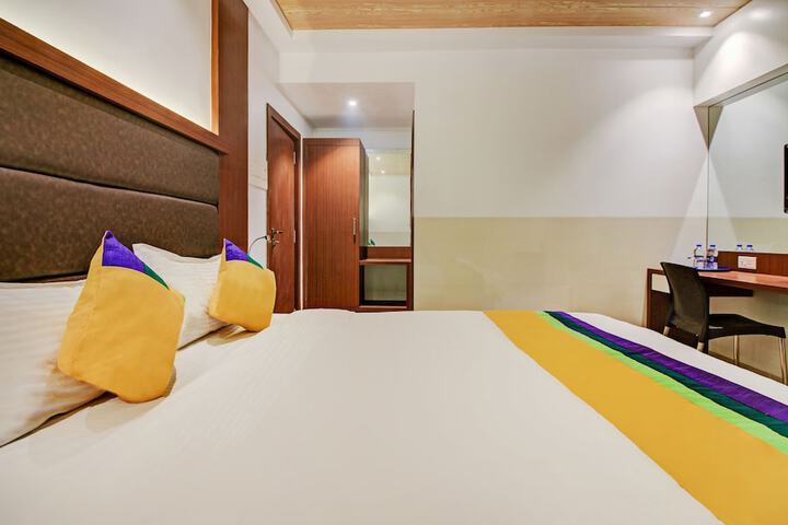 Room 9 of 27