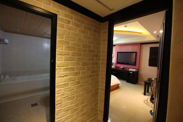 Room 44 of 52