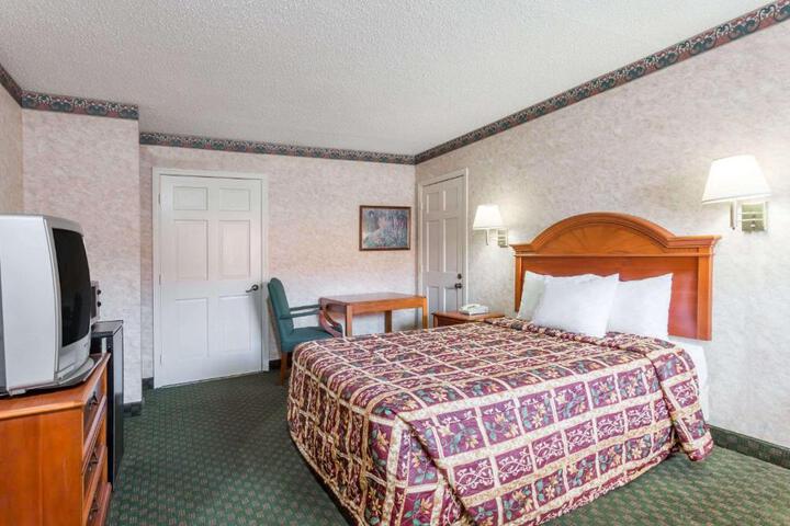 1 King Bed (8 of 11)