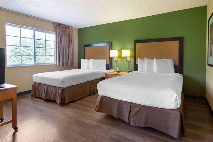1 Queen Bed (1 of 6)