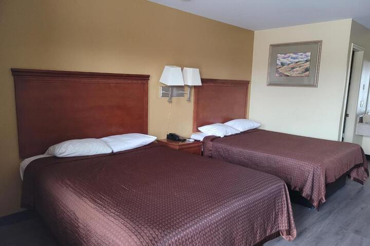 2 Queen Beds (7 of 15)