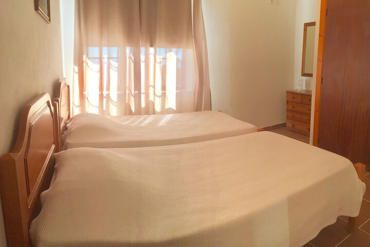 Room 8 of 28
