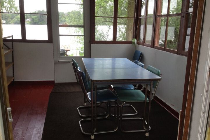 Room 98 of 199