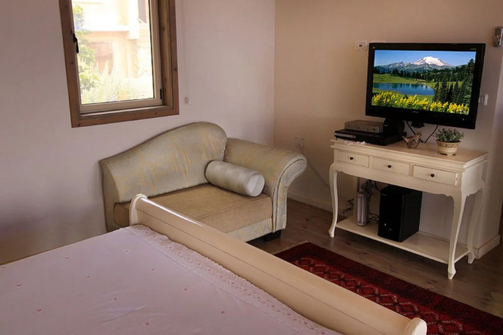 Room 5 of 15