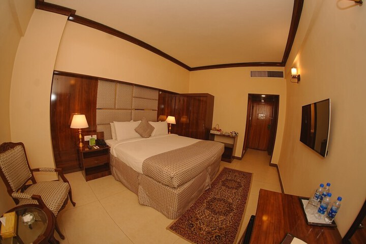 Room 8 of 32