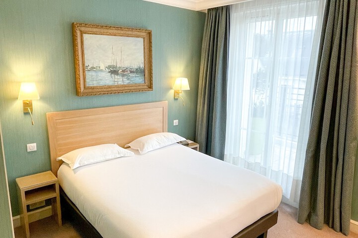 Room 8 of 37
