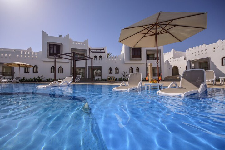 Hotel Pool