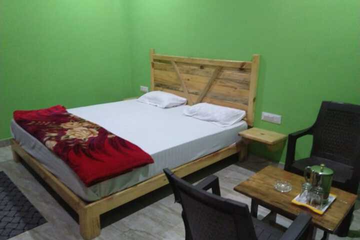 Room 9 of 16