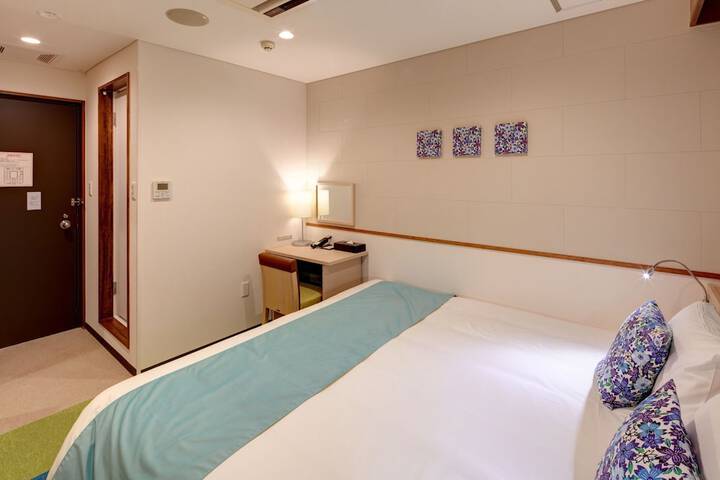 Room 4 of 92