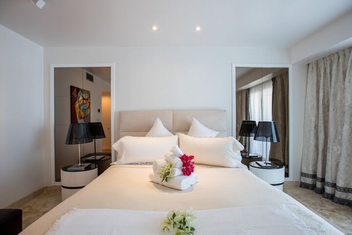 Room 49 of 230