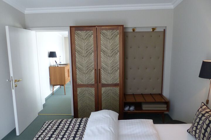 Room 9 of 85