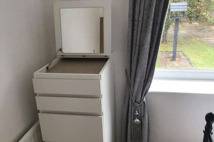 Room 4 of 7