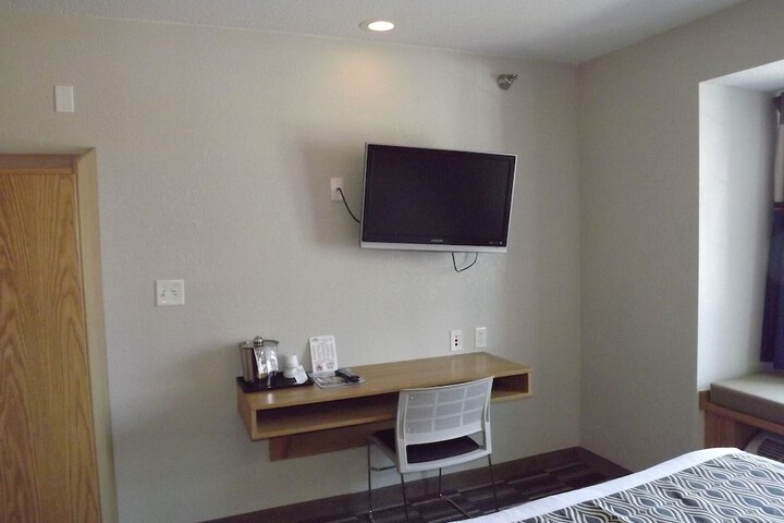 2 Queen Beds Mobility Accessible (2 of 30)