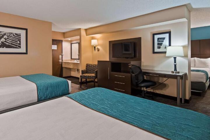 2 Queen Beds High Speed Internet Accessible Hairdryer Coffee Maker Refrigerator Full Breakfast (8 of 8)