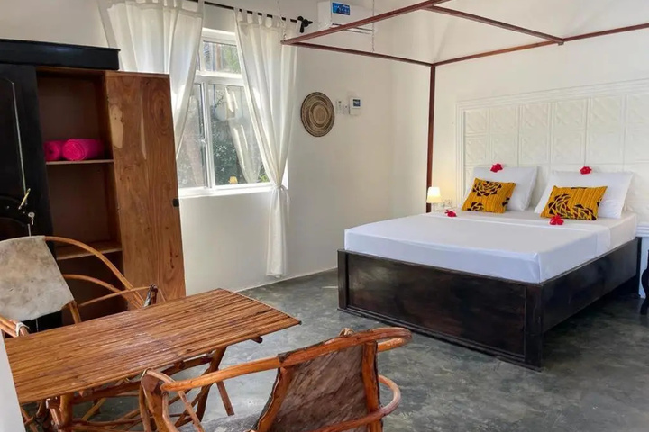 Room 2 of 20