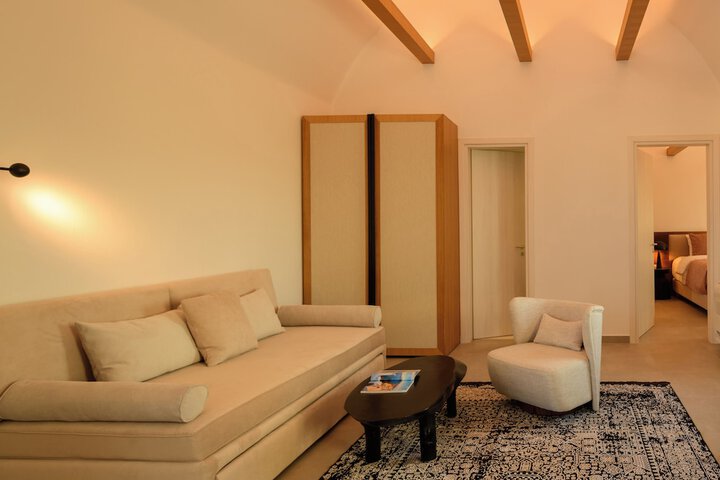 Room 52 of 199