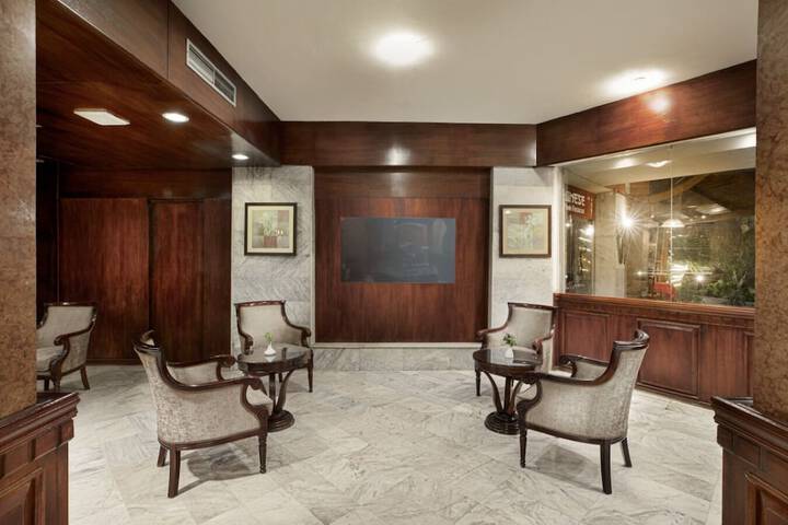Entrance & Lobby