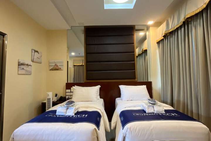 Room 14 of 21