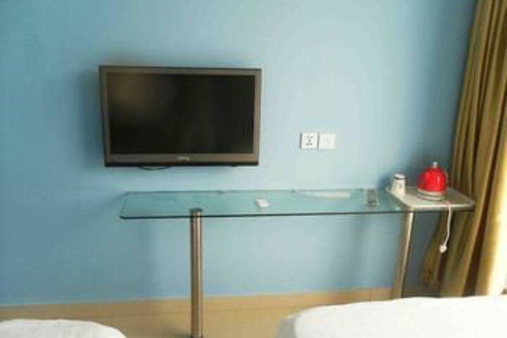 Room 8 of 8
